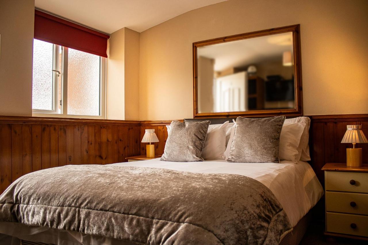 The Dolphin Hotel Chard Esterno foto